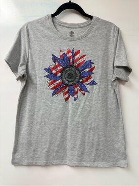 Women’s Patriotic Sunflower T-Shirt – Size Large 🇺🇸🌻